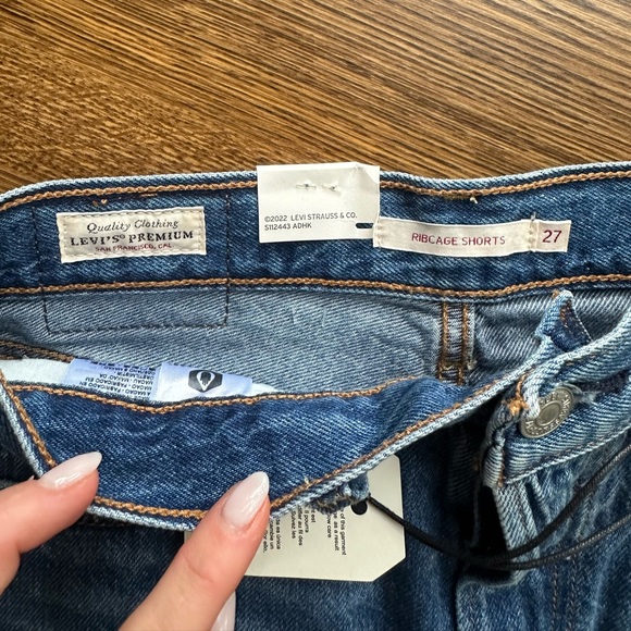 Levi Ribcage Shorts - Picture 9 of 11